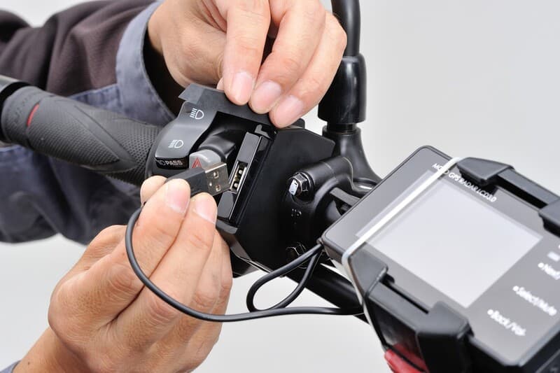 Daytona Slim Usb Type-A Power Supply - Handlebars ø22,2/25,4
