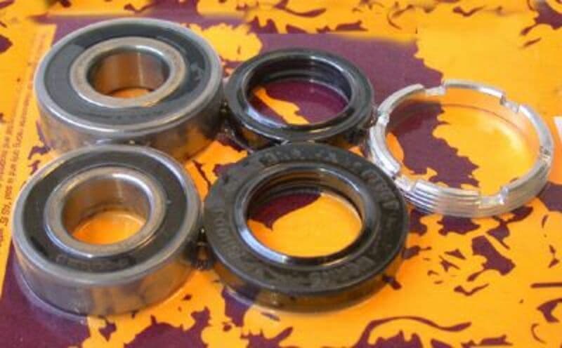 Pivot Works Achterwiel lager- en keerringset