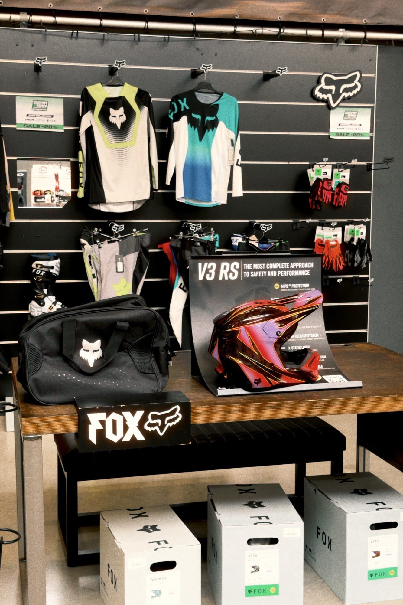 De Fox-wand met de V3 RS-helm